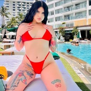 Meet your Posher, Thalia